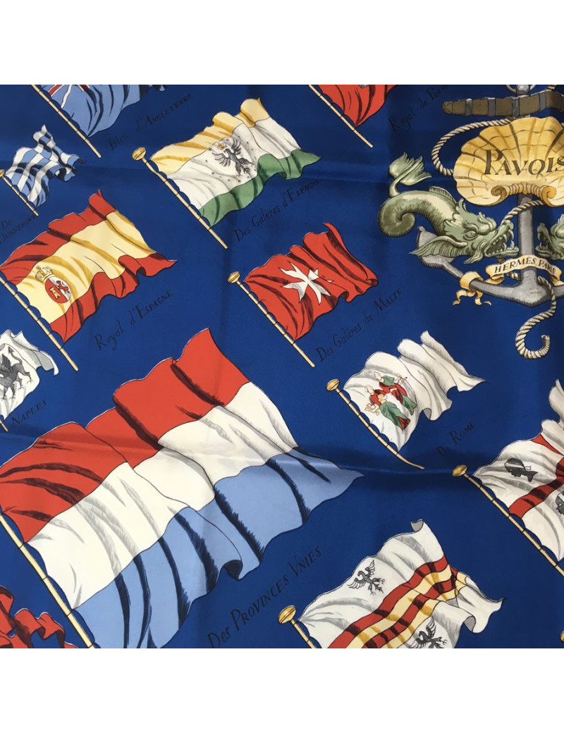 xxx Carré HERMÈS "Pavois" en soie bleu