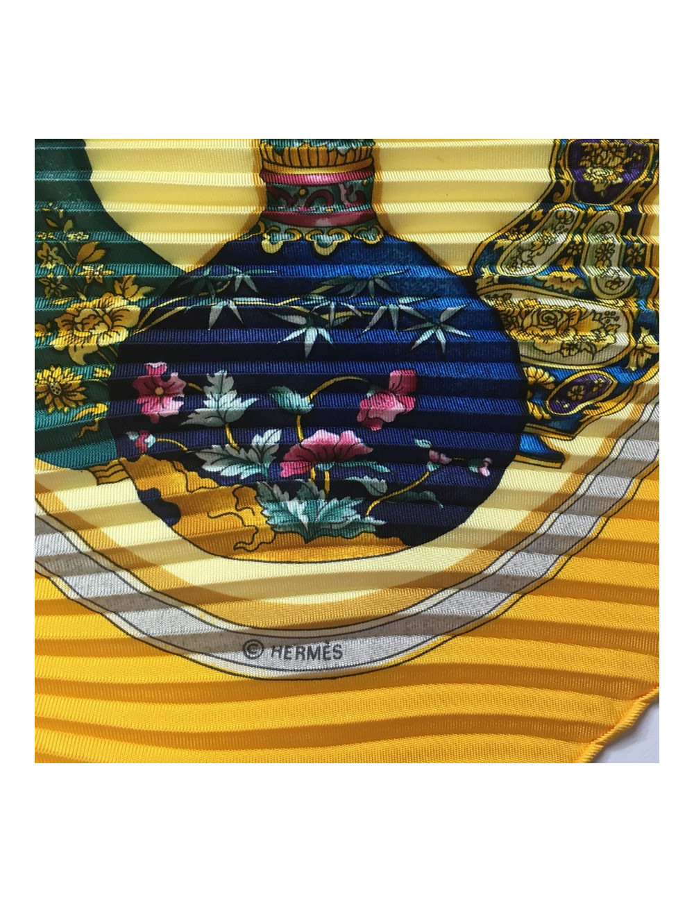 Foulard plissé HERMES en soie jaune