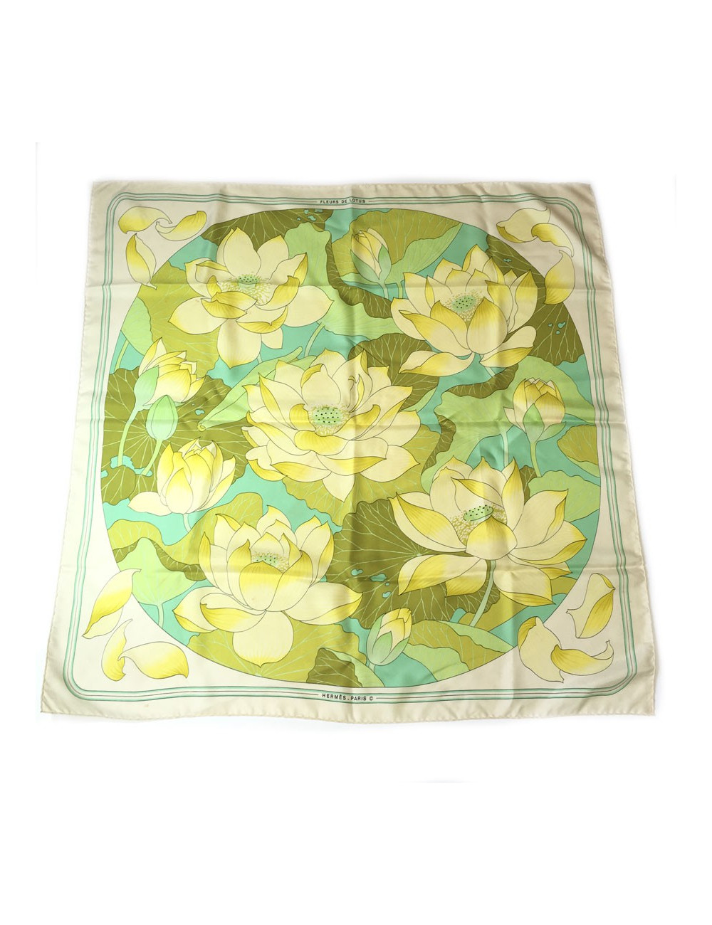 Carré HERMES "Fleurs de lotus" en soie ivoire, jaune et vert