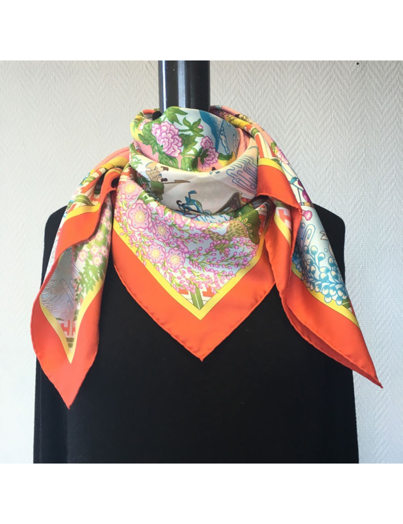 Carré HERMES  "Ballade de Heian" en soie multicolore