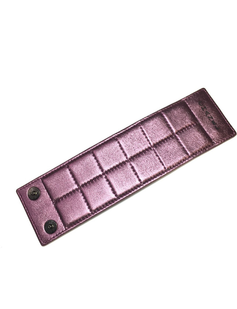 Manchette CHANEL cuir métallisé rose électrique