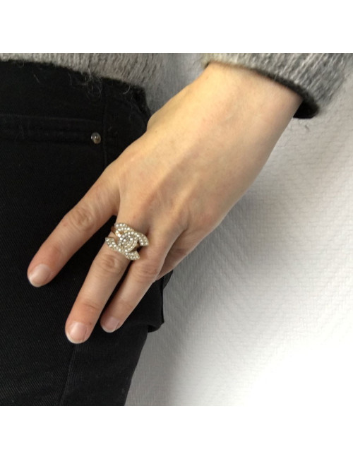 Bague CHANEL T52 CC dore et strass Swarovski