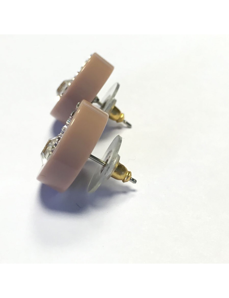 Nails old CHANEL pink and rhinestone earrings