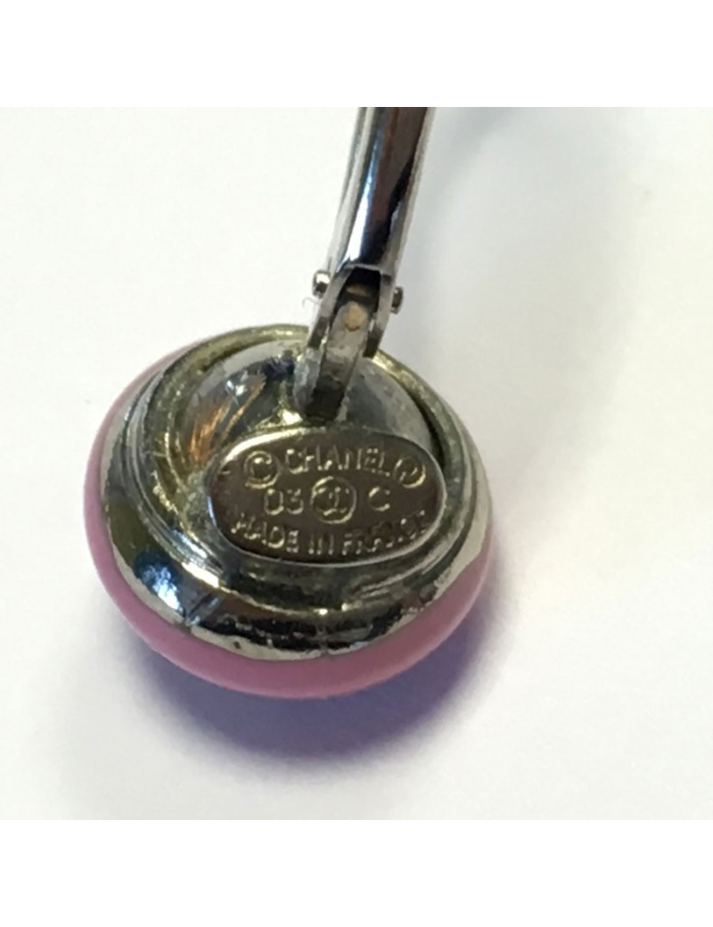 Boucles d'oreille clous CHANEL émaillées rose