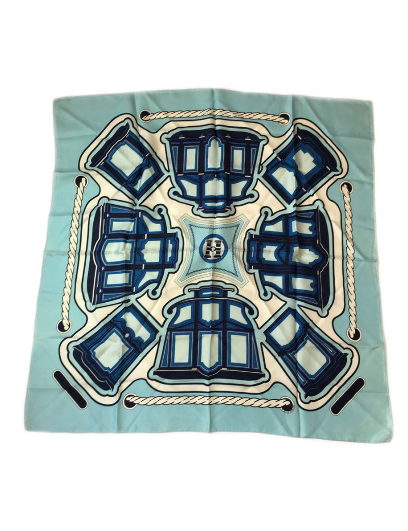 Carré HERMES "Les Berlines" en soie bleu