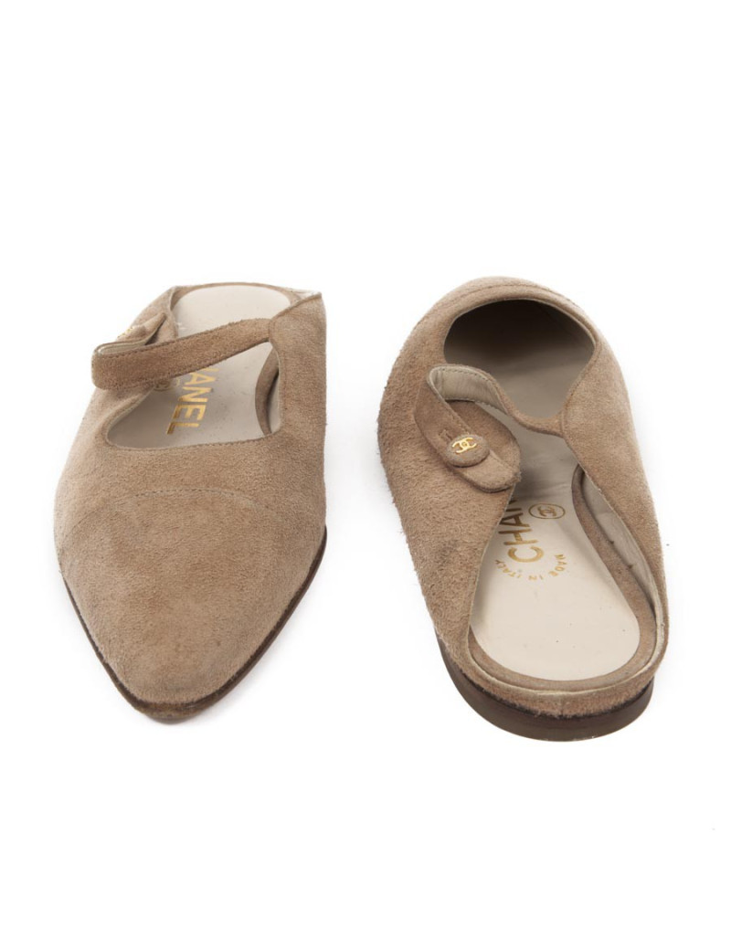 Mules Chanel T35,5 en daim marron clair
