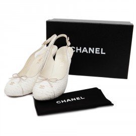 Shoes CHANEL T 39 in off white python