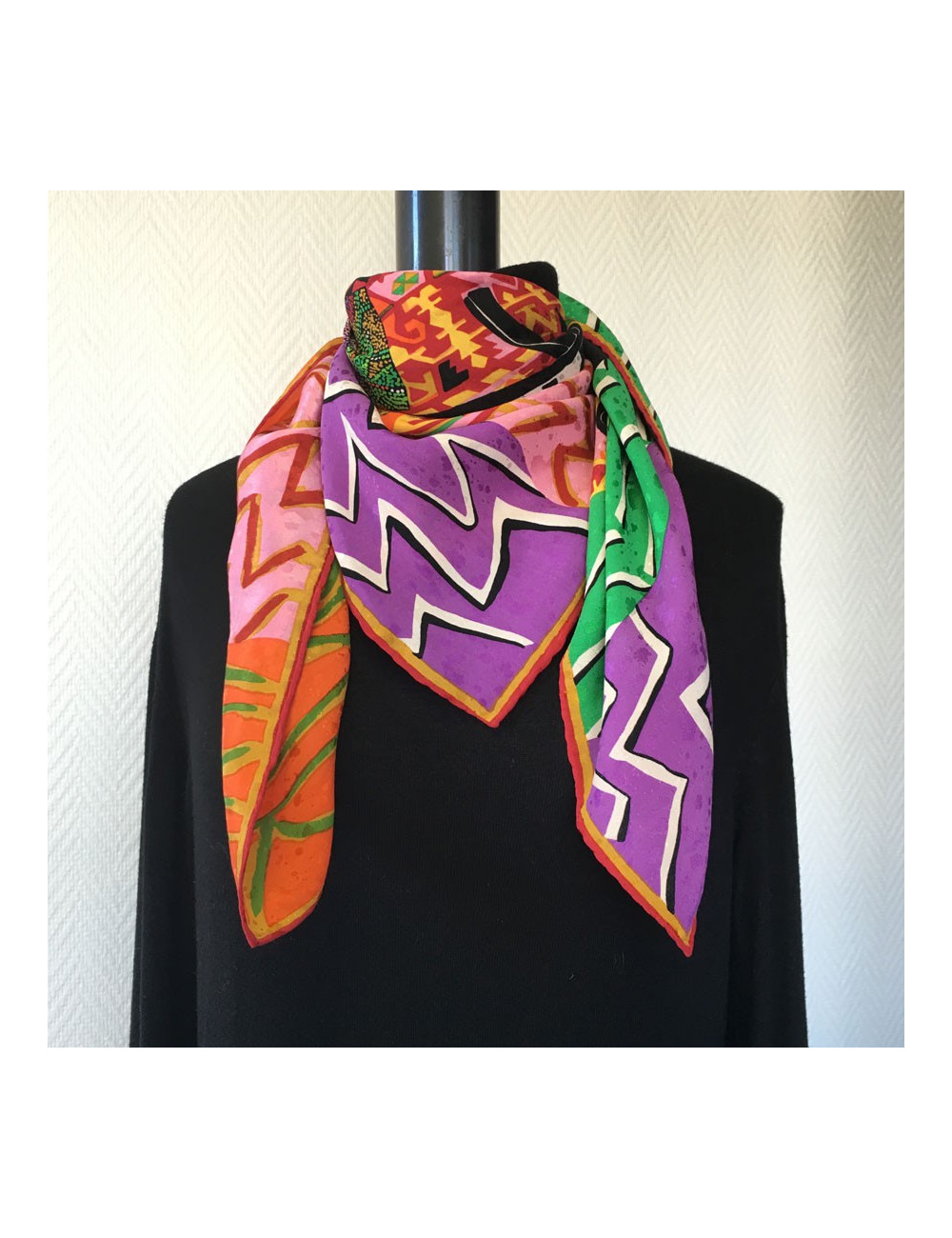 Foulard LOUIS FERAUD en soie vintage