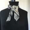 Foulard CHANEL en coton noir et blanc