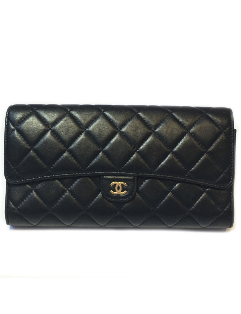 Pochette CHANEL en cuir matelassé noir