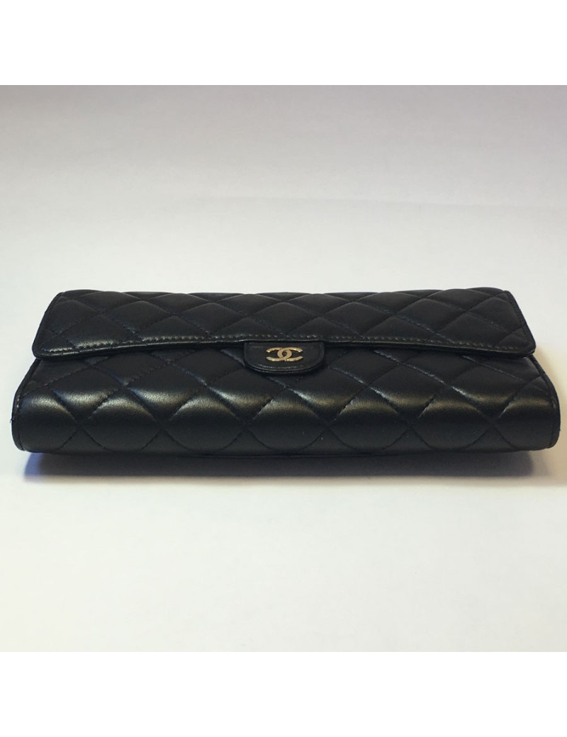CHANEL black quilted leather pouch
