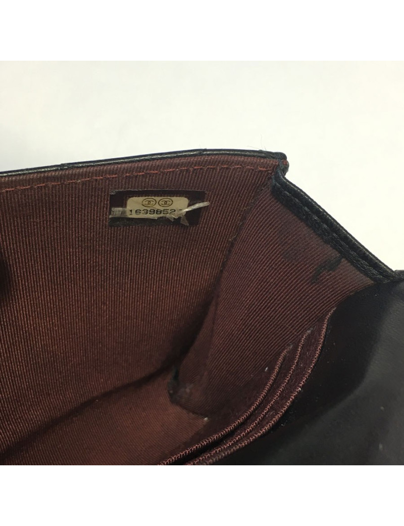 Pochette CHANEL en cuir matelassé noir