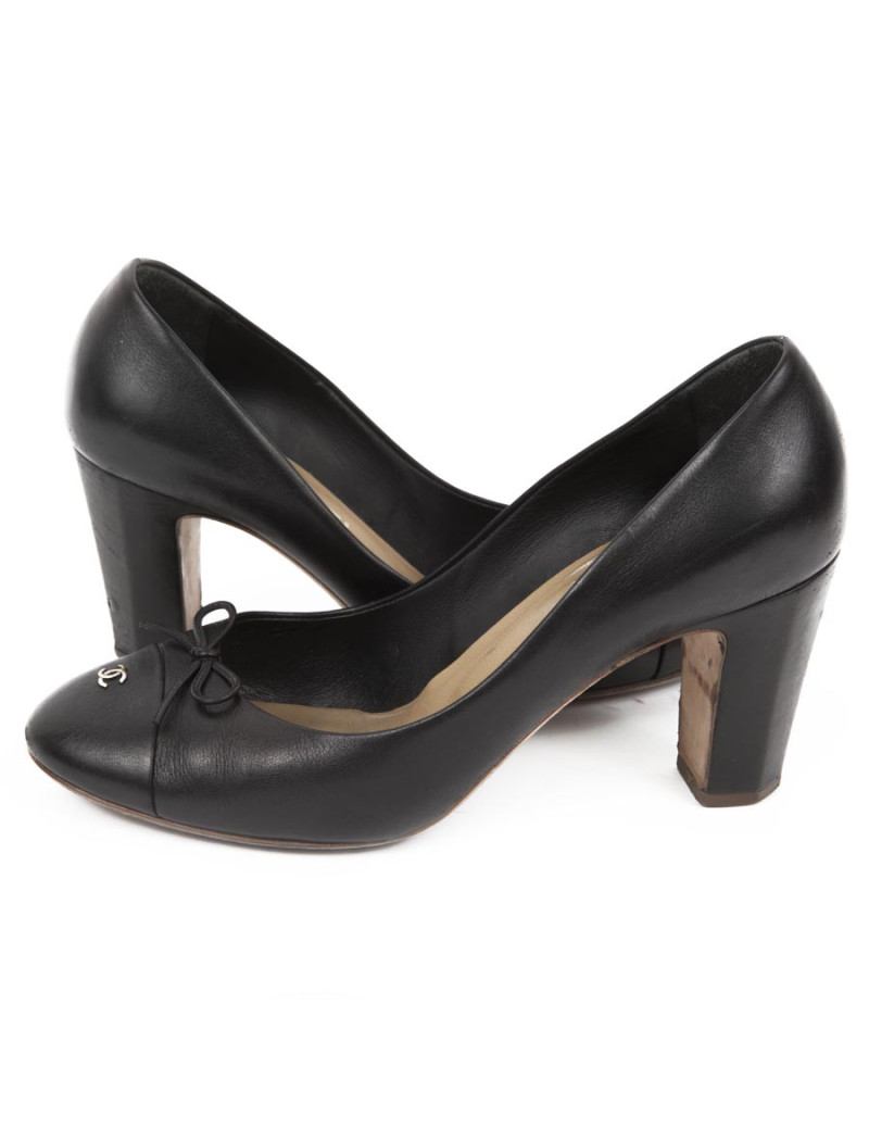 Escarpins CHANEL T 39 en cuir noir