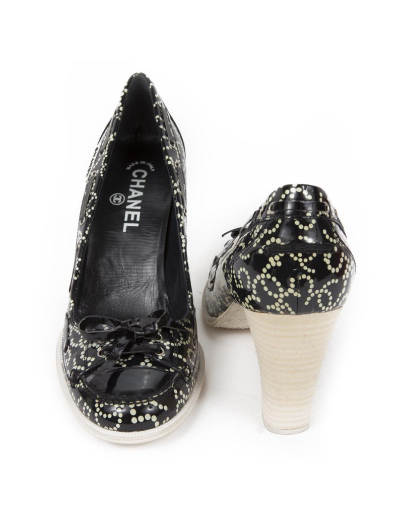 escarpins CHANEL Een cuir verni bleu marine