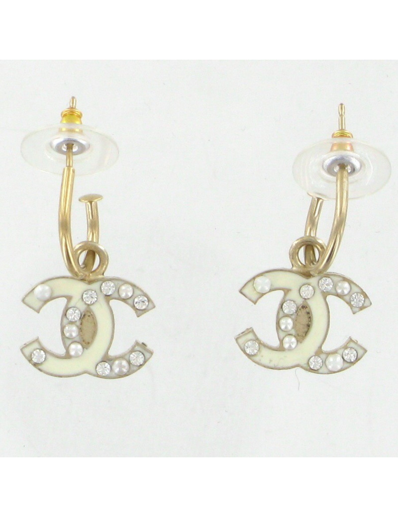 Clous d'oreilles CC émaillé blanc CHANEL