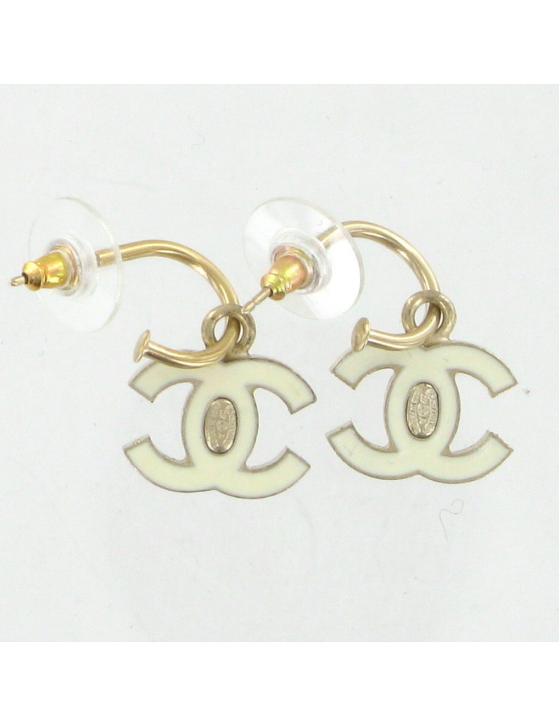 Clous d'oreilles CC émaillé blanc CHANEL