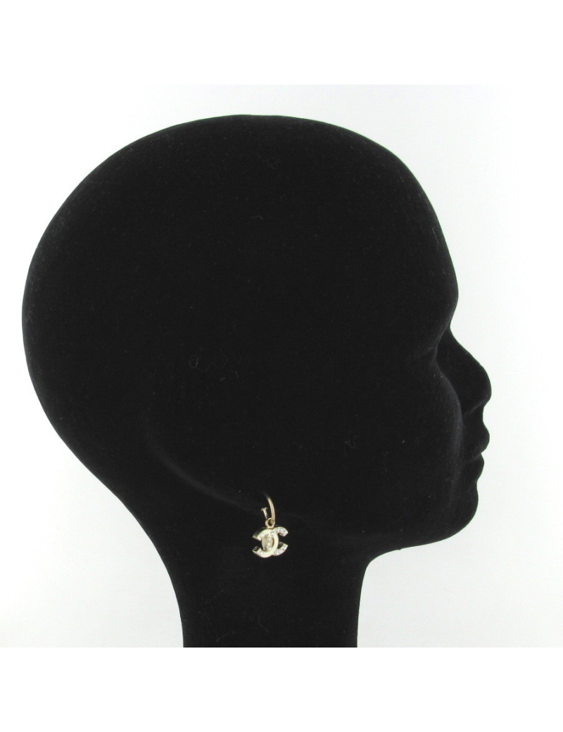 Clous d'oreilles CC émaillé blanc CHANEL
