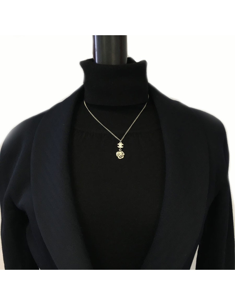 xxx Collier CHANEL en métal argenté et strass