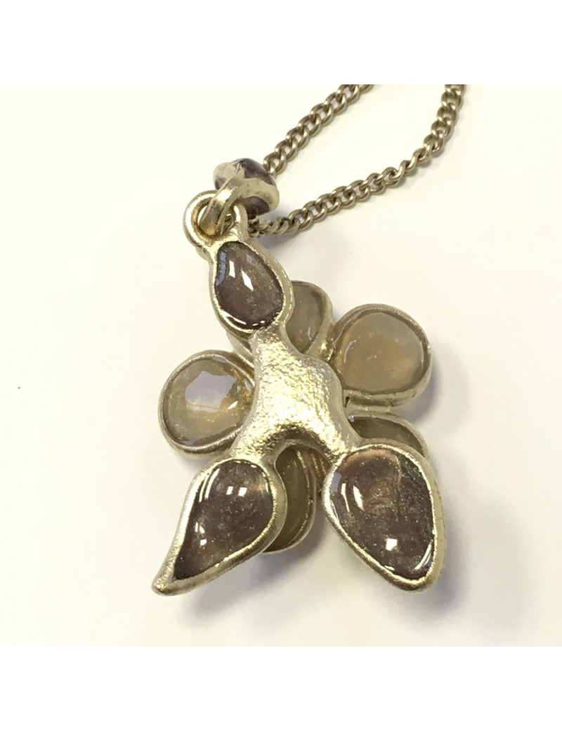 xxx Collier CHANEL camélia en pâte de verre pailleté