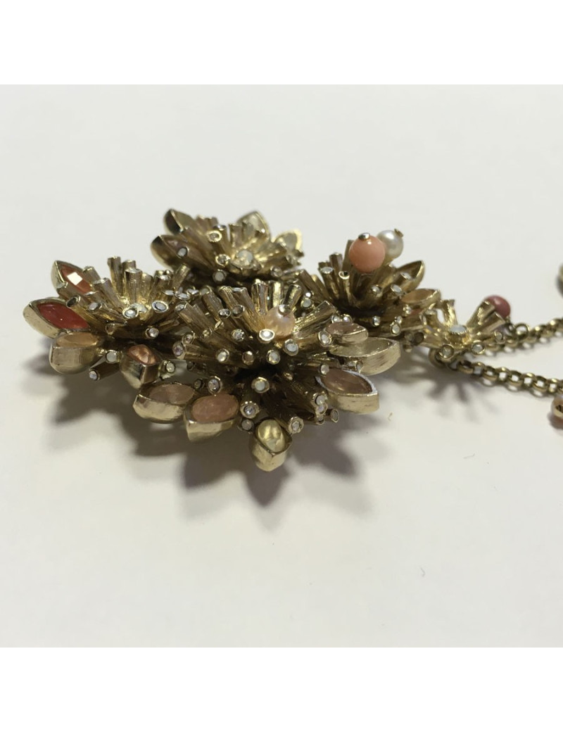 CHANEL necklace in gold metal and flower pendant