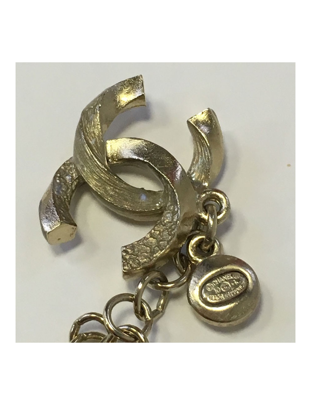 xxx Collier CHANEL en métal doré