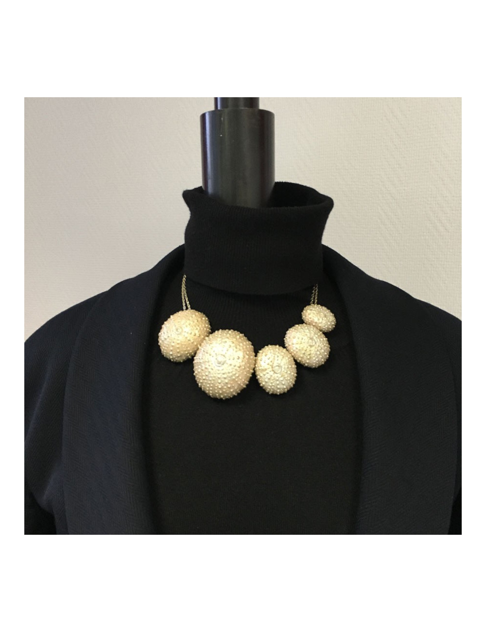 xxx Collier CHANEL en métal doré