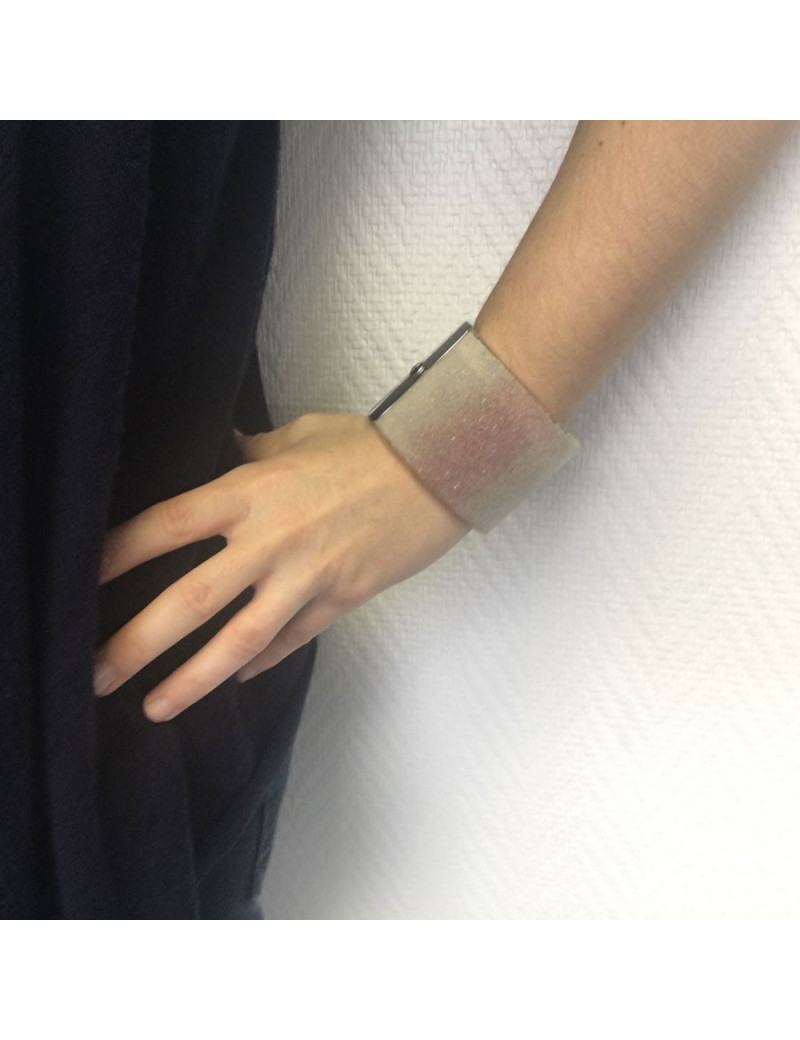 xxx Manchette CHANEL en plexi transparent pailleté blanc et rose