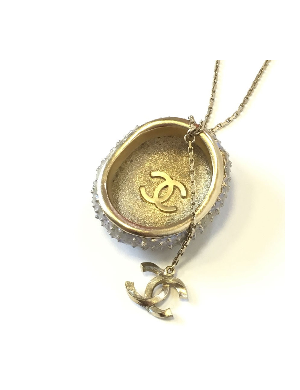 xxx Collier CHANEL "Oursin" en métal doré