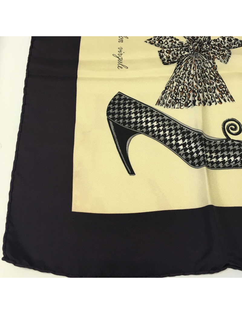 xxx Foulard CHRISTIAN DIOR en soie beige et violet
