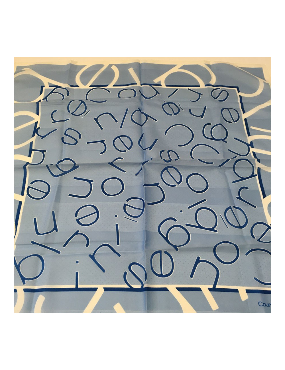XXX Foulard COURREGES en polyester bleu clair