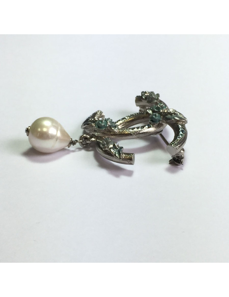 PIN CHANEL in silver, blue enamel, Pearl and rhinestones
