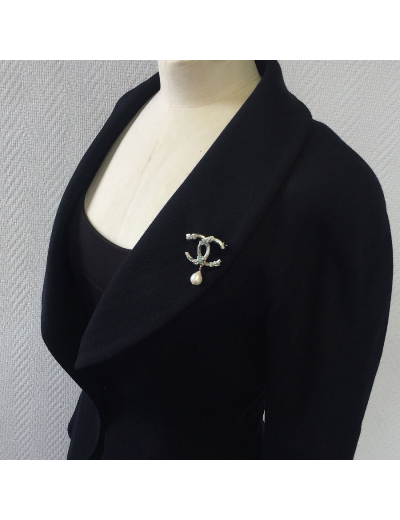 PIN CHANEL in silver, blue enamel, Pearl and rhinestones
