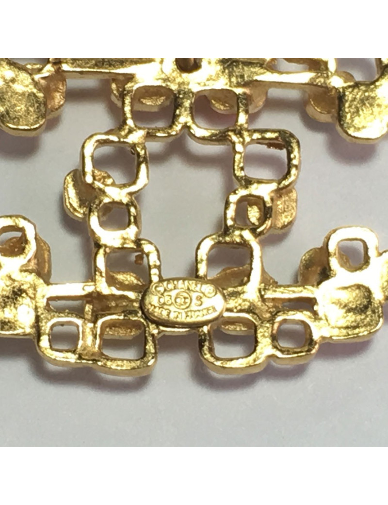 Boucles d'oreille clous CC CHANEL doré et pâte de verre multicolore