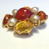 Broche YSL SAINT LAURENT Vintage en métal doré, perles nacrées et résine multicolores