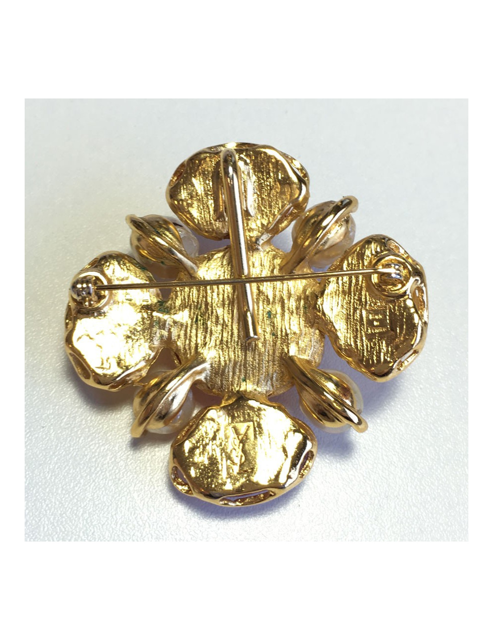 PIN YSL SAINT LAURENT Vintage gold metal, pearly beads and resin multicolor