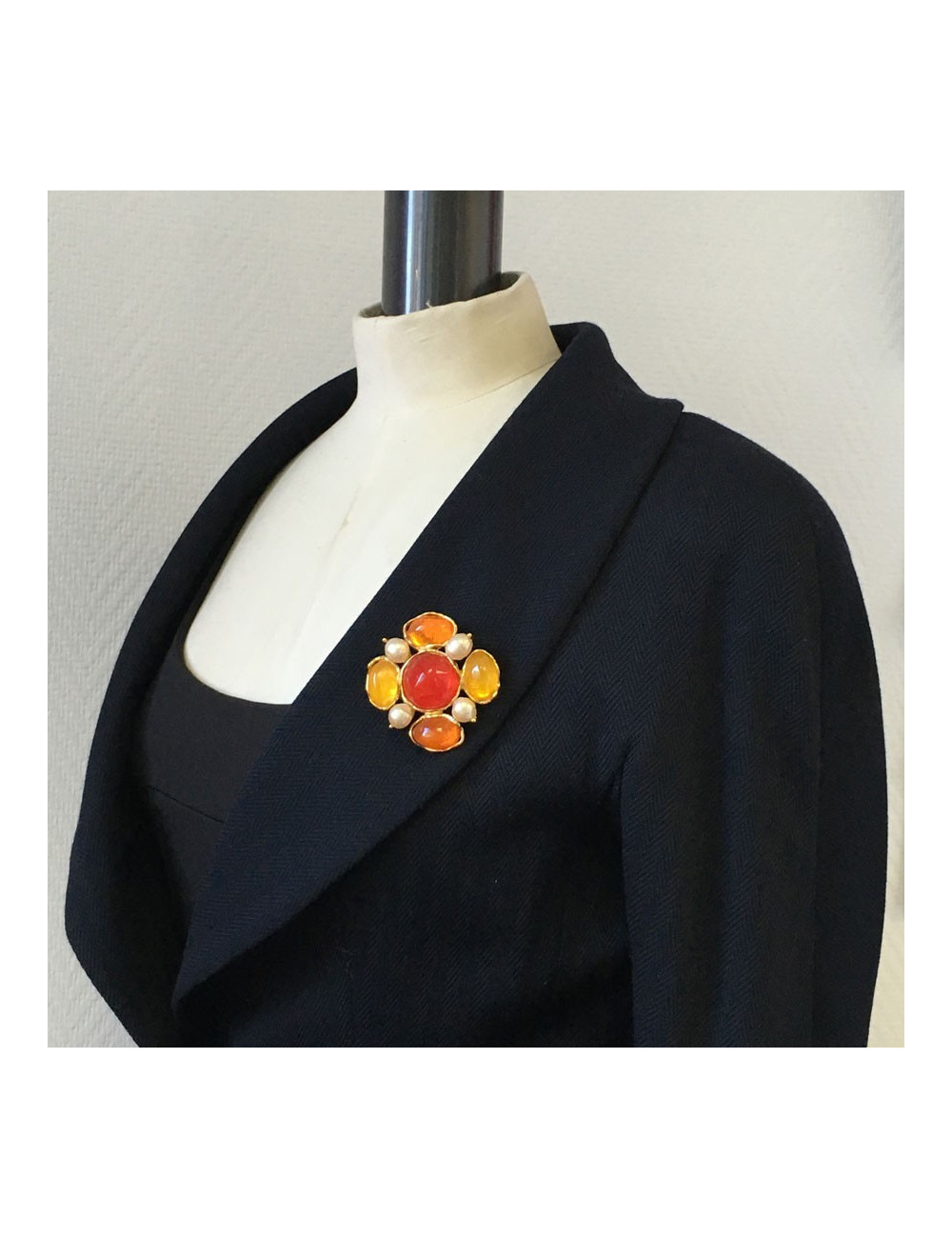 PIN YSL SAINT LAURENT Vintage gold metal, pearly beads and resin multicolor