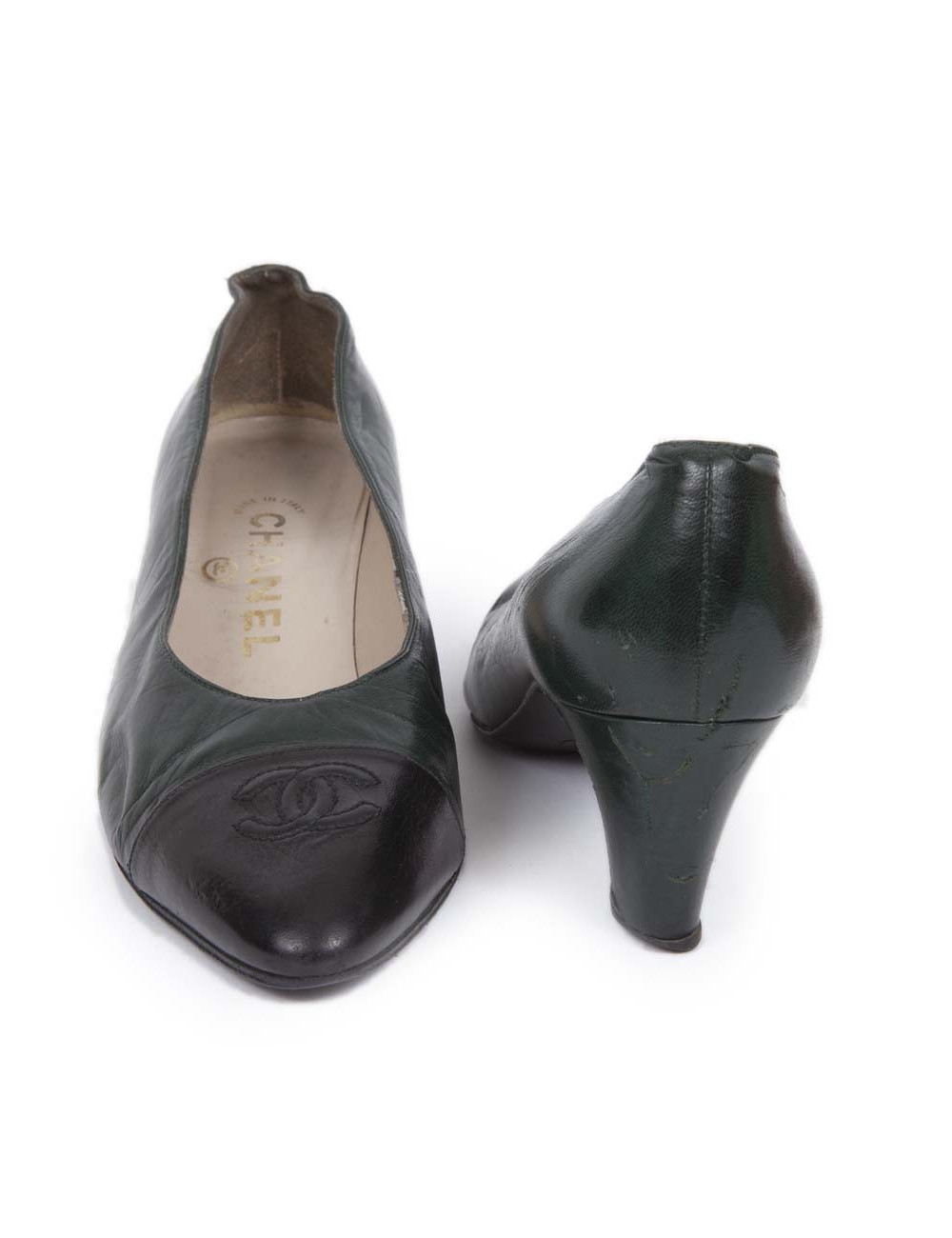 Escarpins CHANEL bicolores T,5