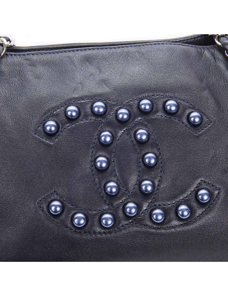 Sac CHANEL cuir lisse bleu marine avec perles