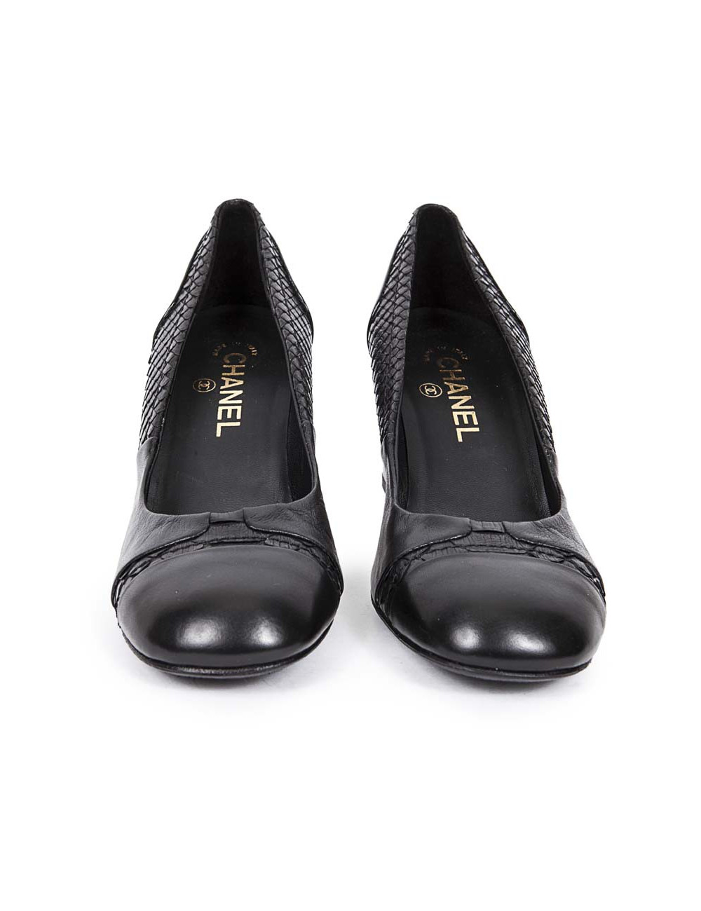 CHANEL T 38 leather and black python pumps