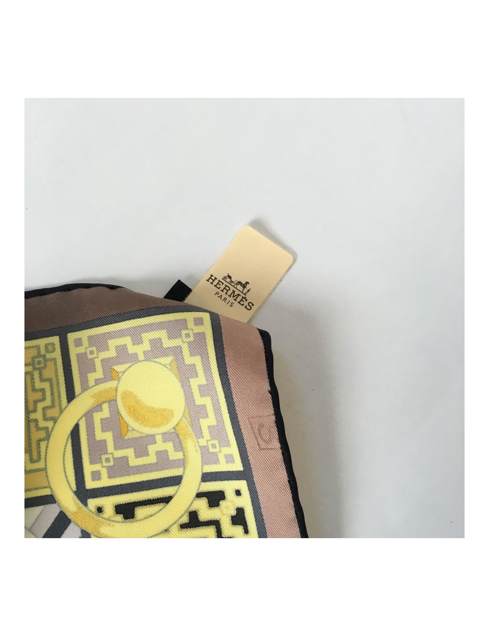 xxx Carré HERMES "Colliers de chiens" en soie jaune