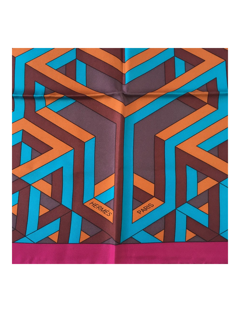 xxx Carré HERMES  "Carré Cube" en soie fuchsia, turquoise et rouille