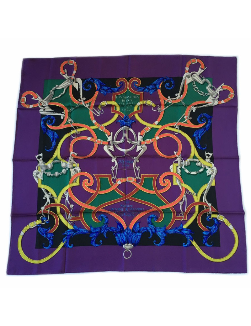 Carré HERMES  "L'instruction du Roy" en soie violet, noir et vert