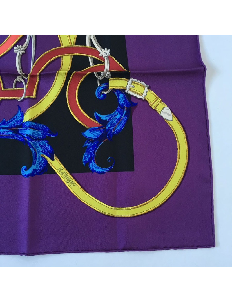 xxx Carré HERMES  "L'instruction du Roy" en soie violet, noir et vert