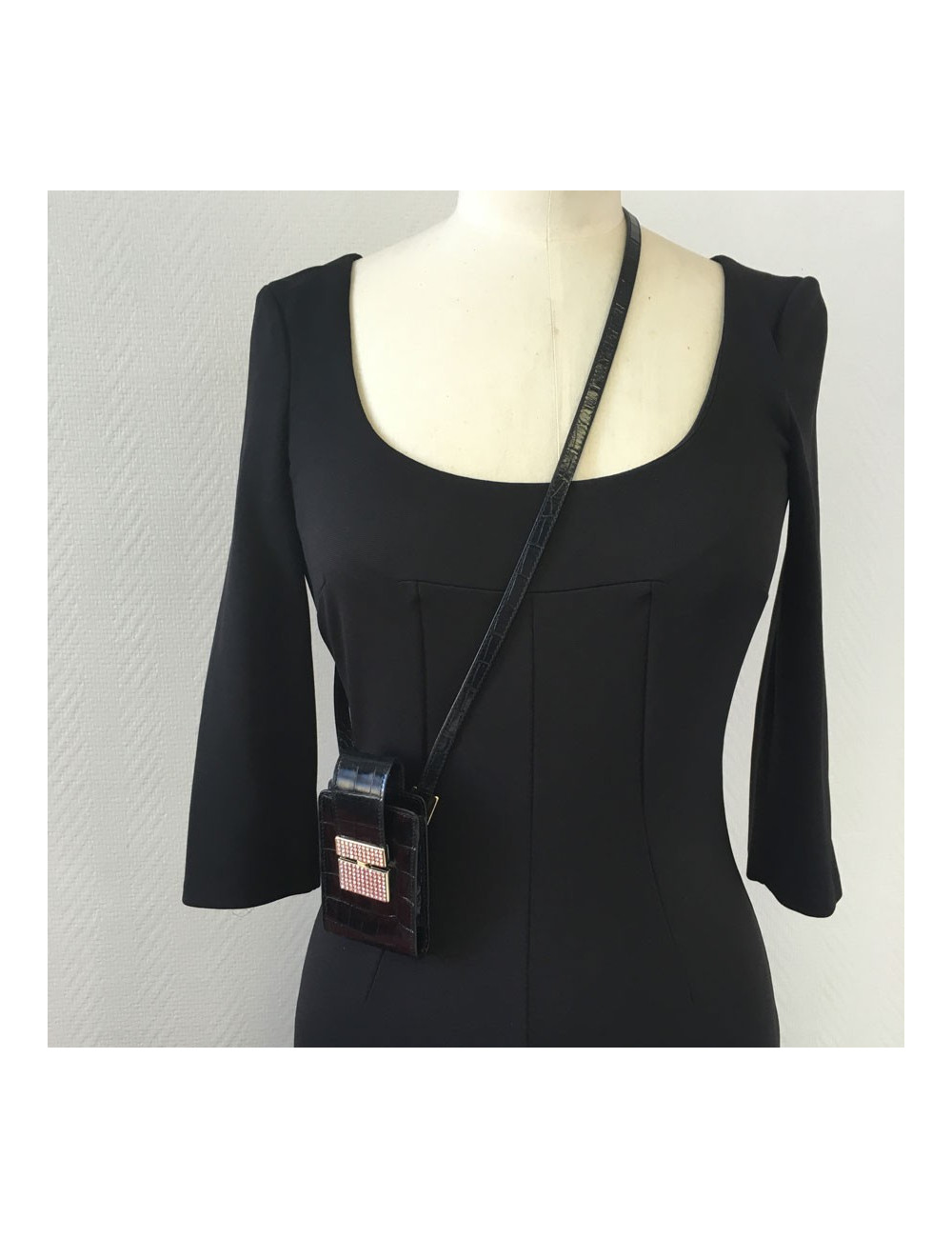 xxx Etui à cigarettes VALENTINO GARAVANI en croco verni noir et strass