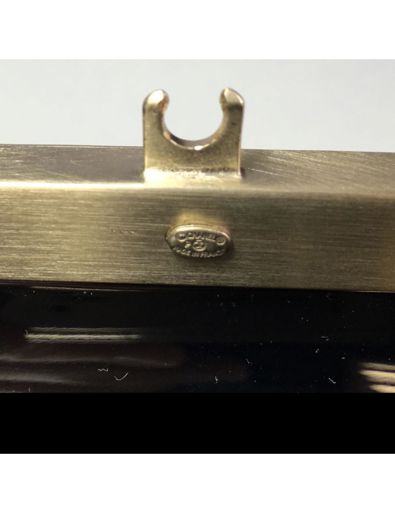 xxx Manchette CHANEL "Paris-Dallas" en résine noire et bijouterie en métal doré