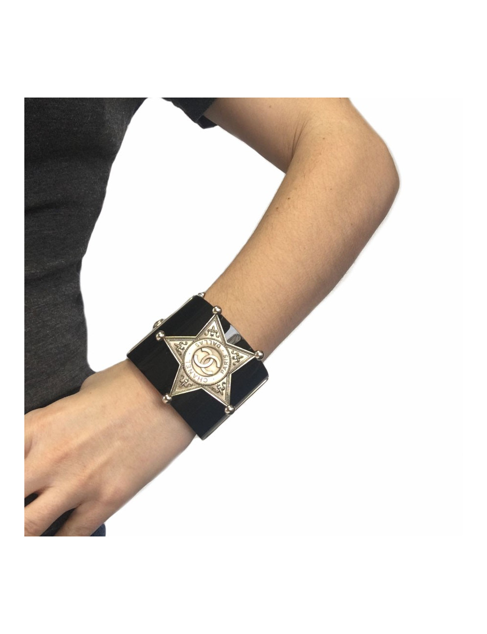 CHANEL "Paris-Dallas" cuff in black resin and jewellery gold metal
