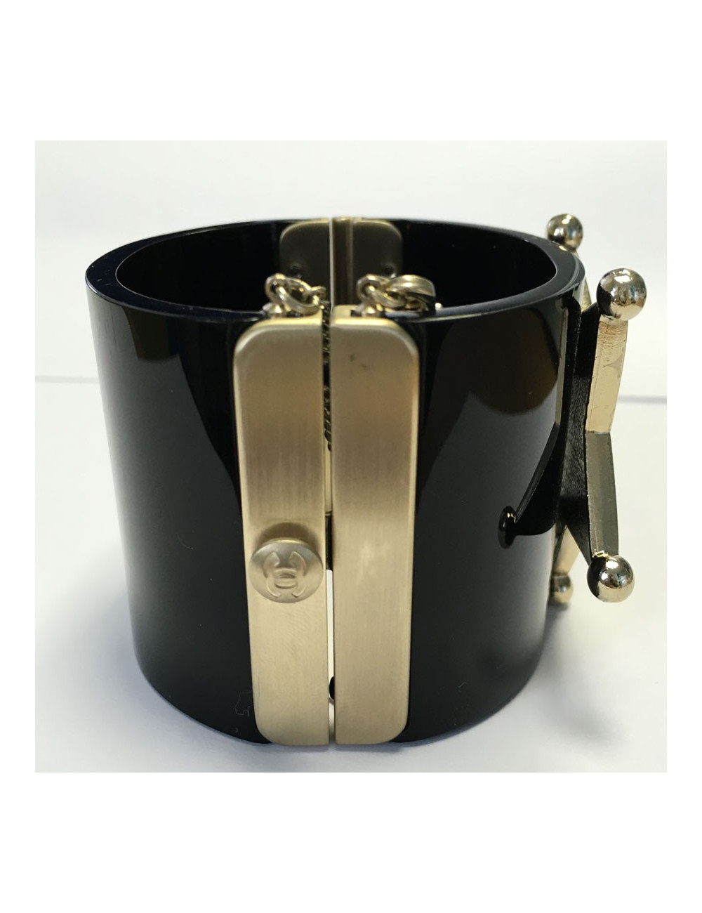 CHANEL "Paris-Dallas" cuff in black resin and jewellery gold metal
