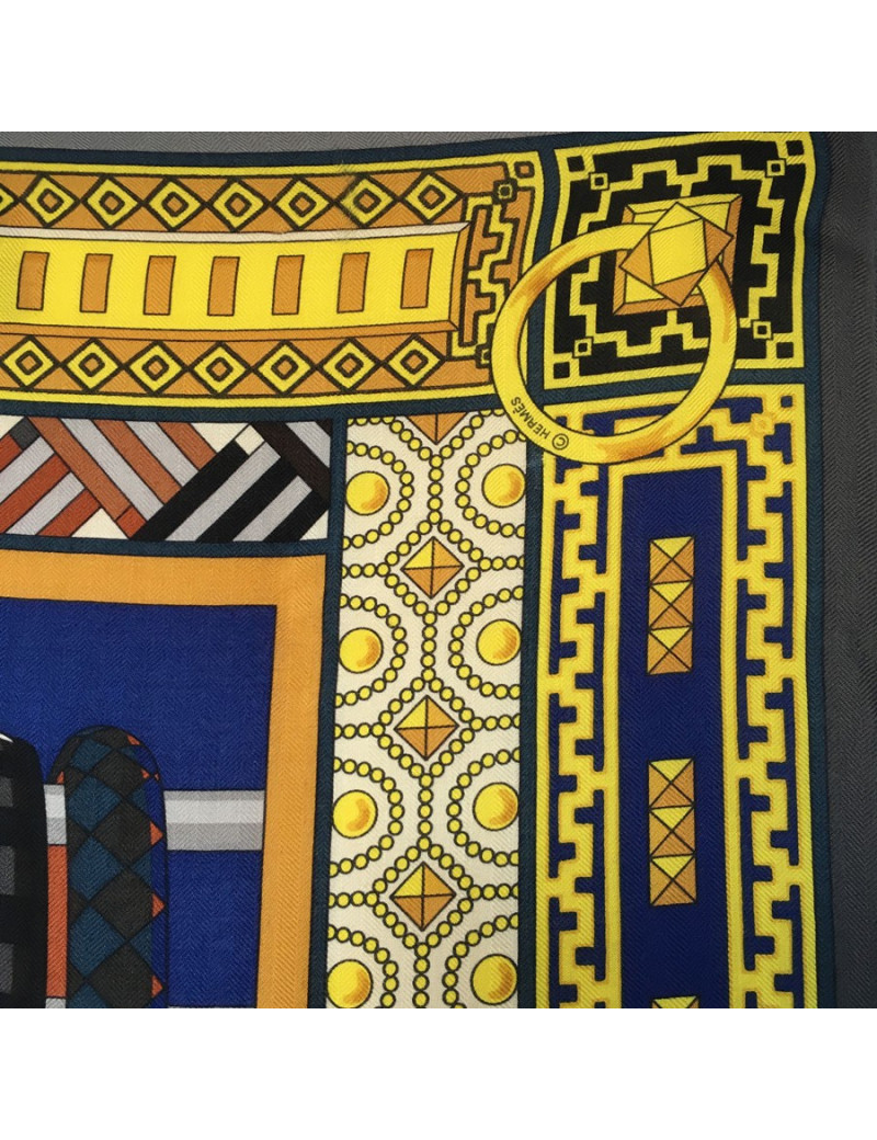 xxx Châle HERMES "Colliers de Chiens" en cachemire et soie bleu et jaune