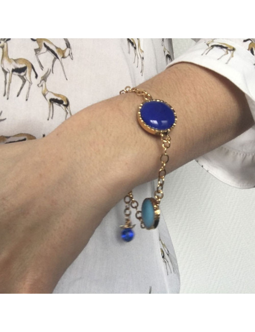 Bracelet MARGUERITE de VALOIS chaîne en métal doré et pâte de verre dans les tons bleus