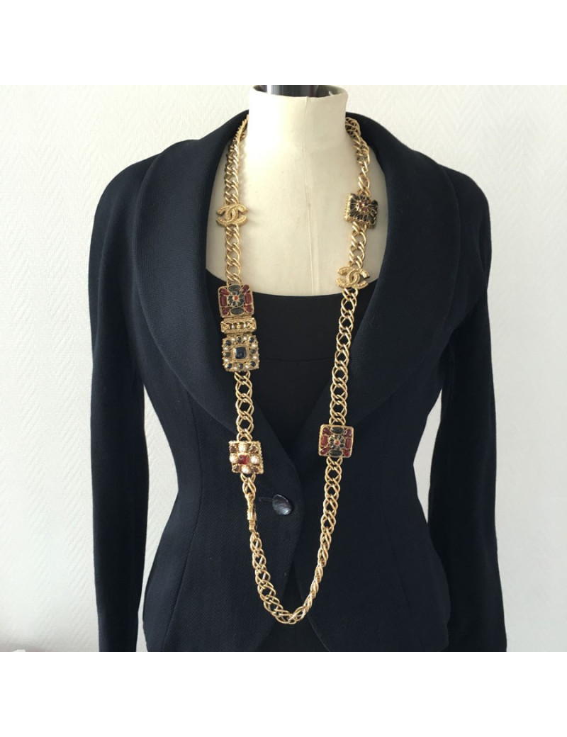 Sautoir  "Paris-Bombay " CHANEL en métal doré, CC et pâte de verre multicolore